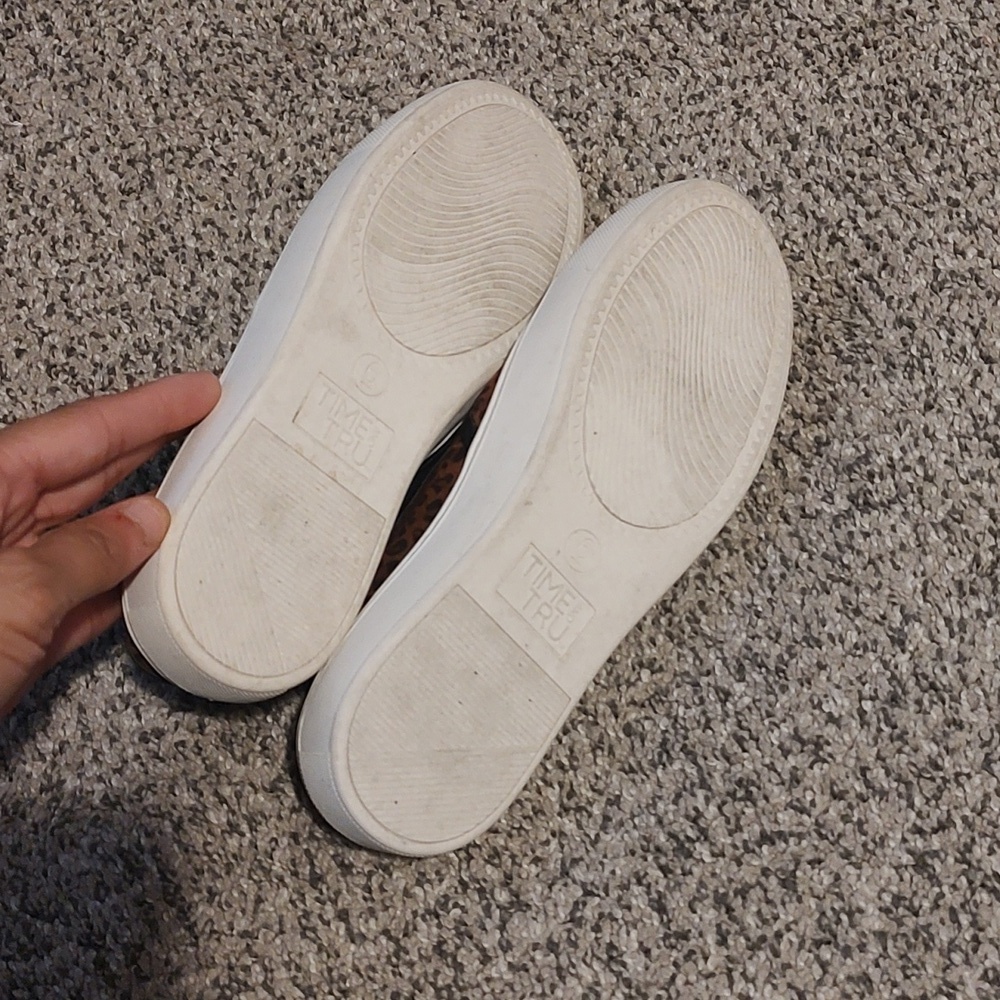 Time and Tru Shoes - Picture 4 of 4